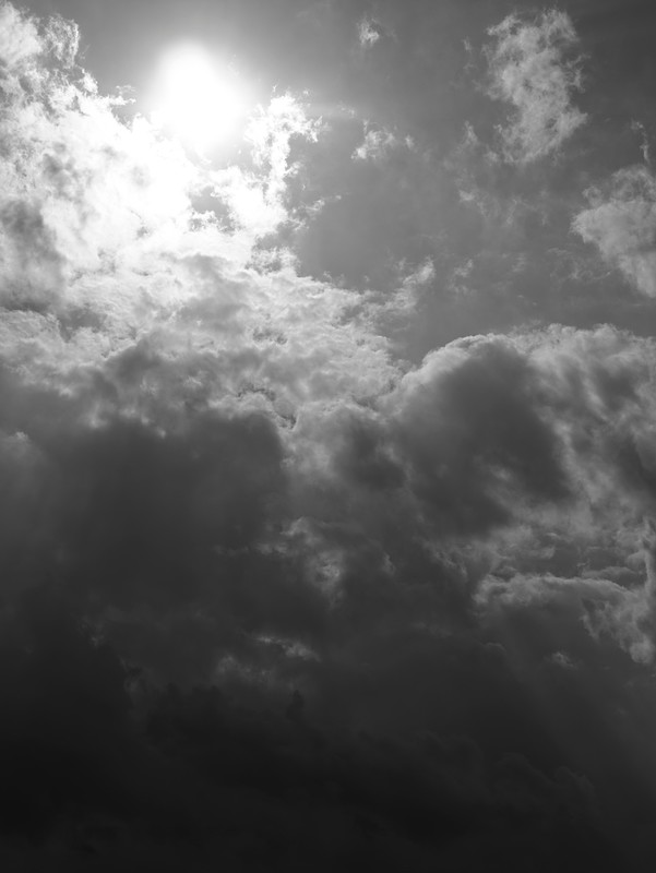 物干し日和、と雲